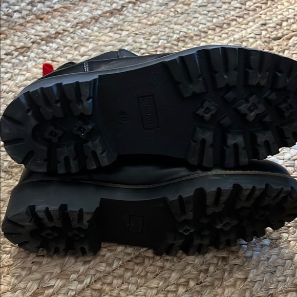 Pajar Black Leather Boots with Elastic Panels - Picture 6 of 6